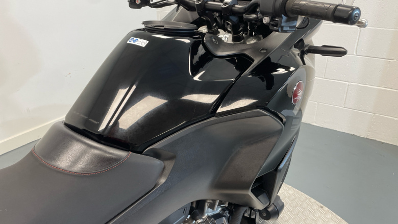 Honda NT1100 Manual (22 Model Year)